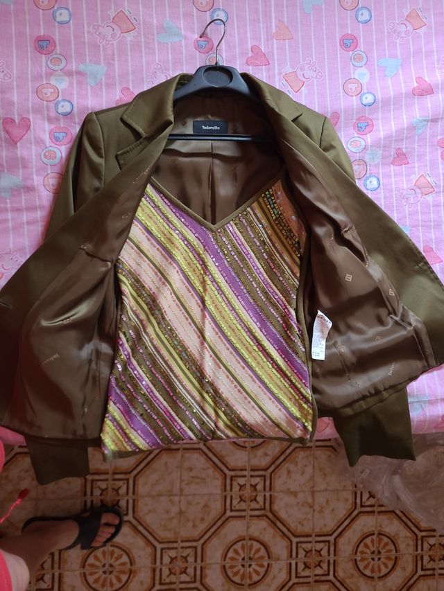 Traje satinado verde militar