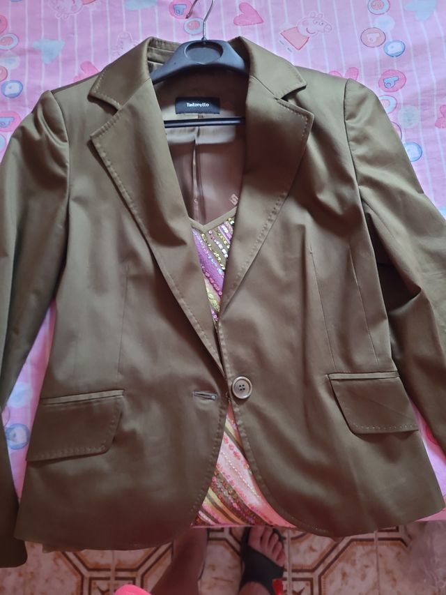 Traje satinado verde militar