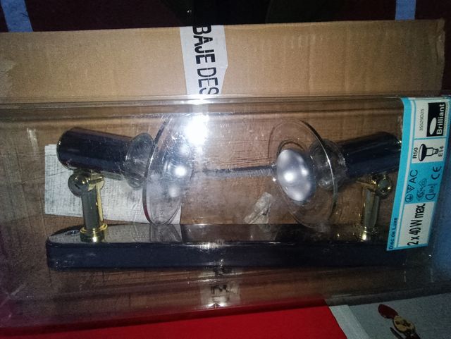 Aplique en dorado con dos ocid