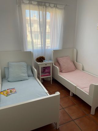 2 camas IKEA niños y colchones