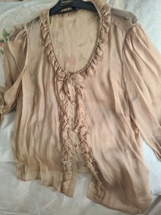 Blusita muy romántica.