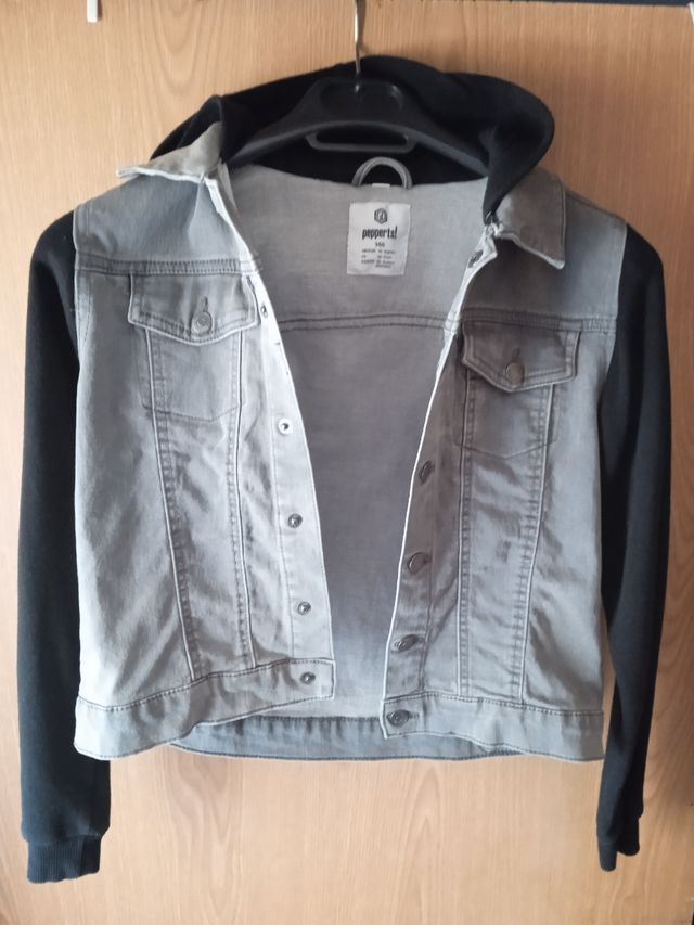 CHAQUETA CON CAPUCHA.Talla8