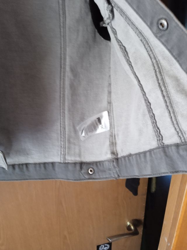 CHAQUETA CON CAPUCHA.Talla8