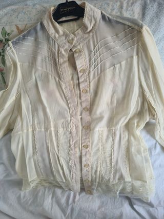 Preciosa blusita, muy romántica