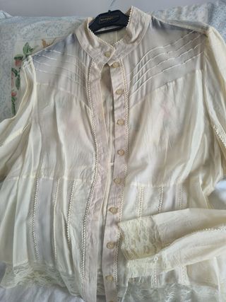 Preciosa blusita, muy romántica