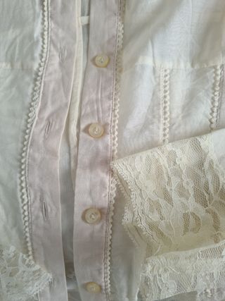 Preciosa blusita, muy romántica