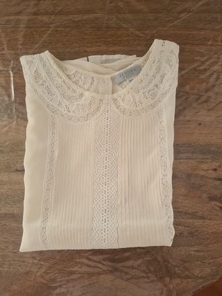 Blusita con encaje.