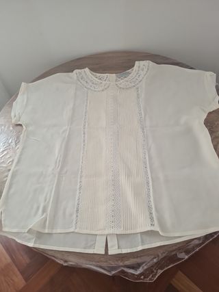 Blusita con encaje.