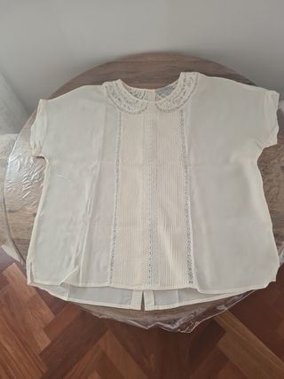 Blusita con encaje.