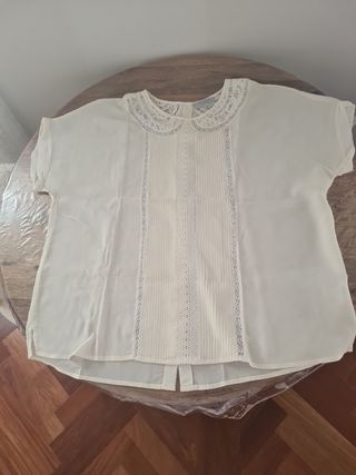 Blusita con encaje.
