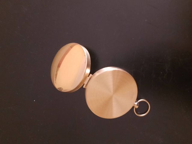 Brújula dorada reflectante con tapa nueva