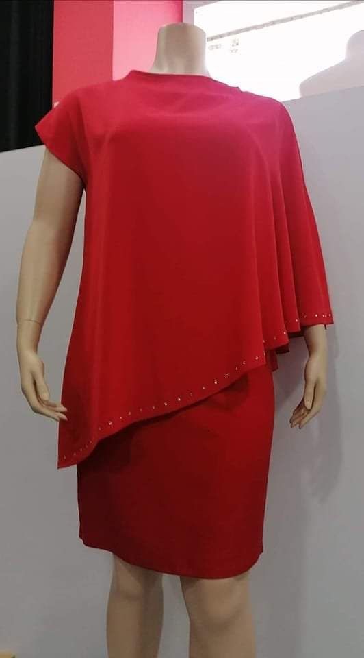 Conjunto de vestido recto y capa