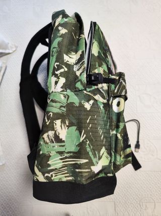 Mochila escolar PRO DG con cable cargador