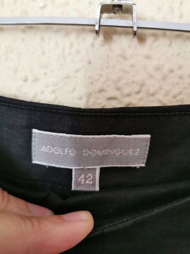 pantalón chica talla 42 de Adolfo Domínguez.