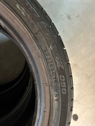 2 neumáticos DUNLOP