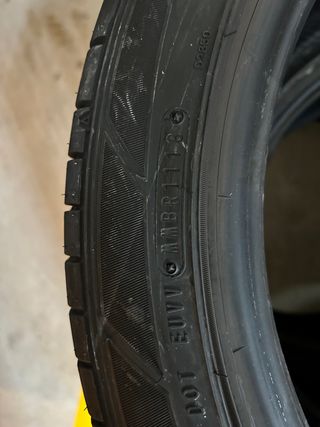 2 neumáticos DUNLOP