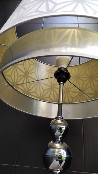 Lámpara de pie (exposición)
