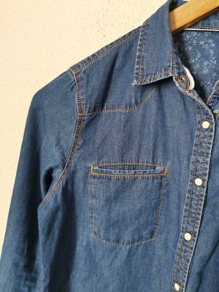 Camisa chica talla 38-40 de Springfield.