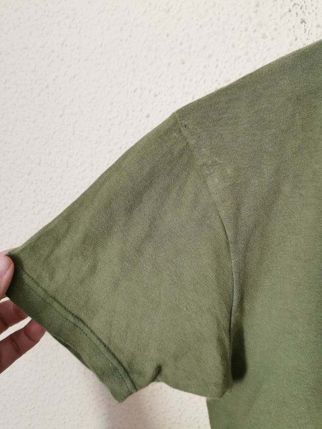 Camiseta militar talla pequeña.