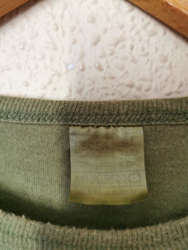 Camiseta militar talla pequeña.
