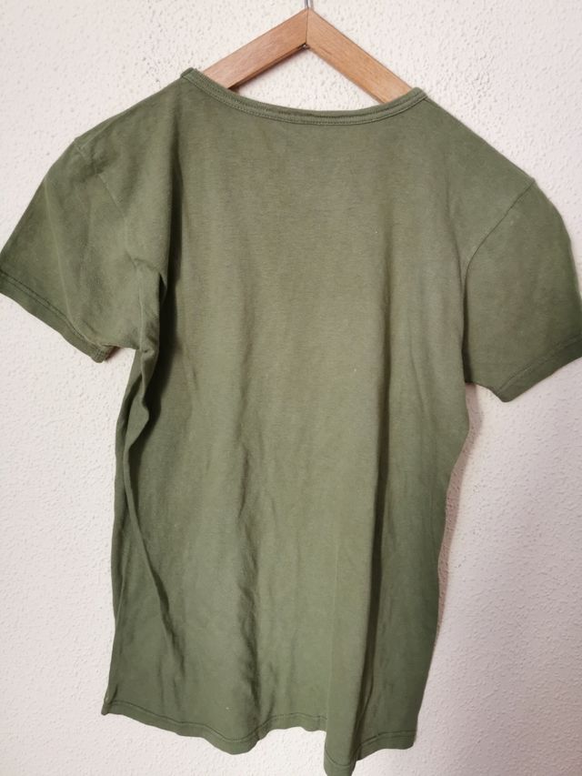 Camiseta militar talla pequeña.