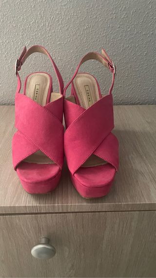 Zapatos como nuevos puestos en una ocasión