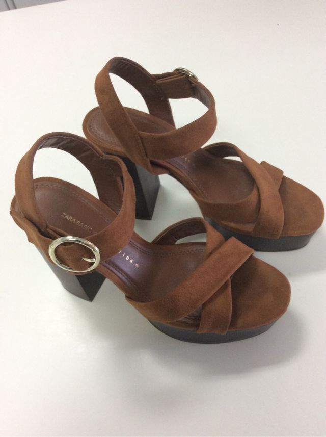 Sandali con tacco alto di Zara