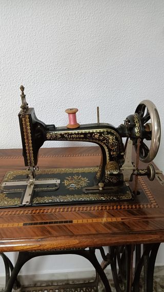 Maquina de coser ANTIGUA 