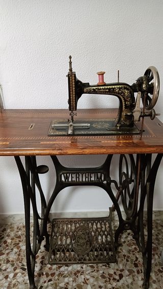 Maquina de coser ANTIGUA 