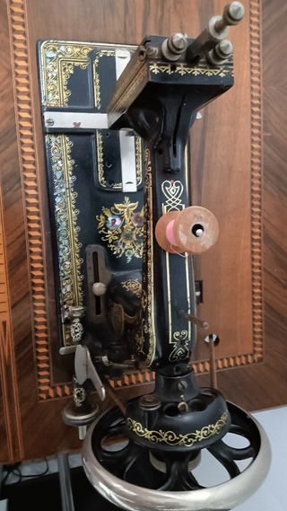 Maquina de coser ANTIGUA 