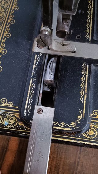 Maquina de coser ANTIGUA 