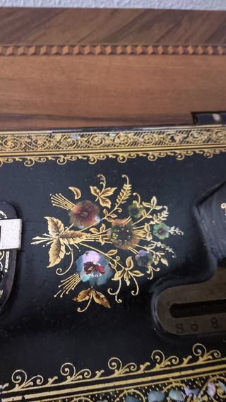 Maquina de coser ANTIGUA 