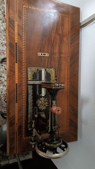 Maquina de coser ANTIGUA 
