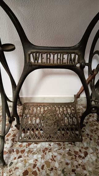 Maquina de coser ANTIGUA 
