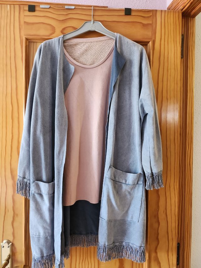 Chaqueta y camiseta en piel de melocotón. Conjunto