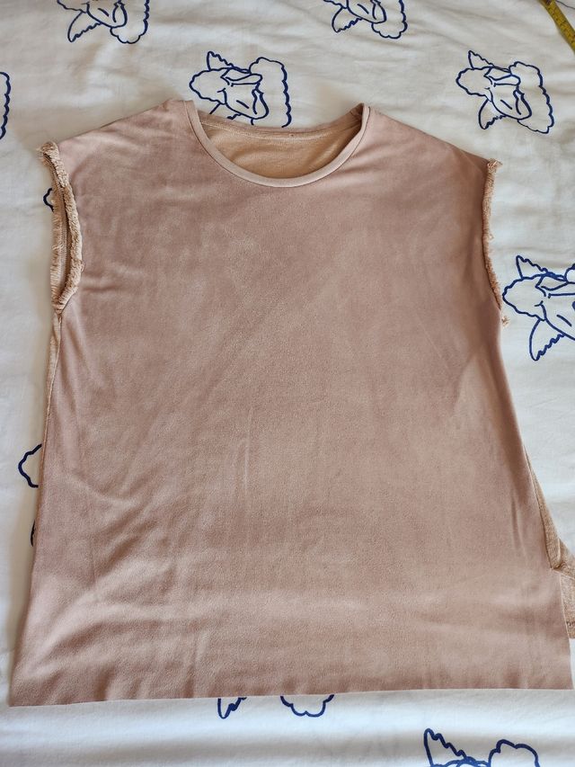 Chaqueta y camiseta en piel de melocotón. Conjunto