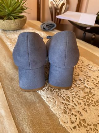 Zapato de salón tacón cuadrado ante 