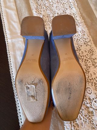 Zapato de salón tacón cuadrado ante 