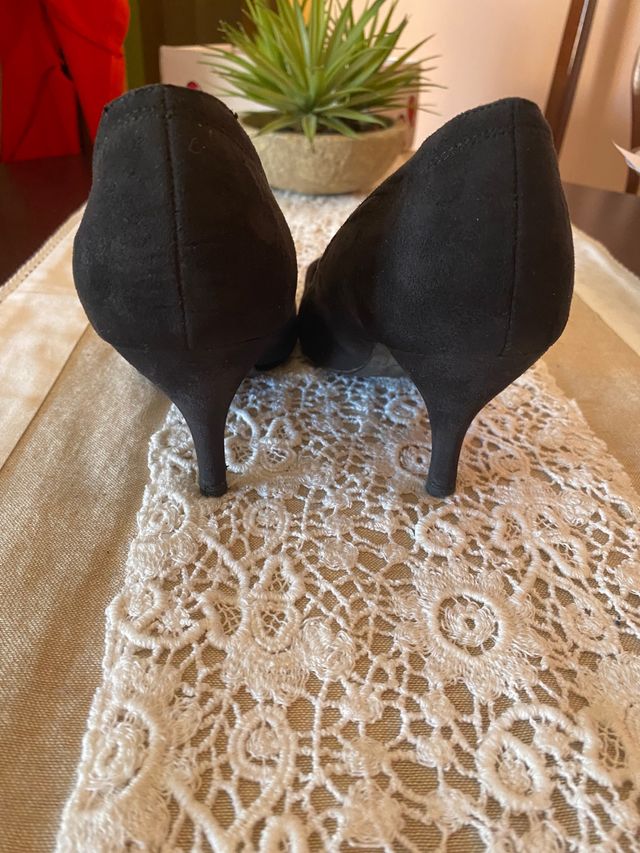 Zapato de salón ante negro