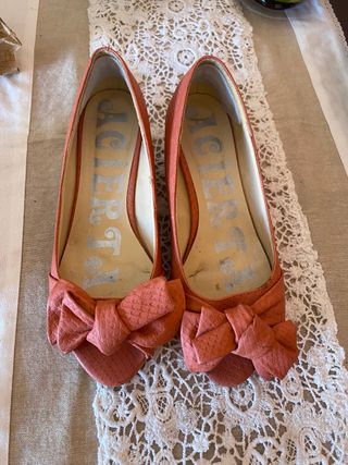 Zapato abierto tacón bajo