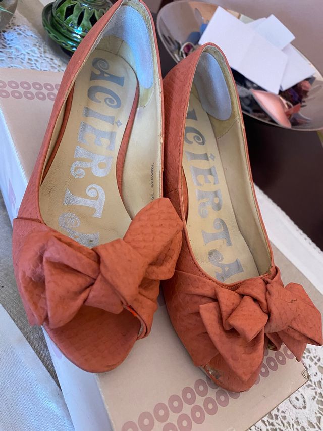 Zapato abierto tacón bajo