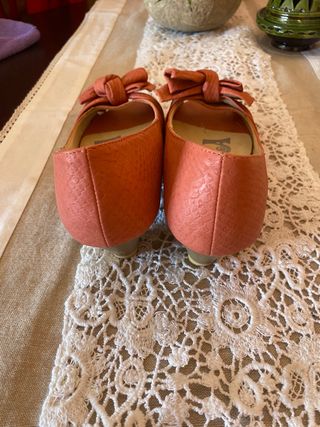 Zapato abierto tacón bajo