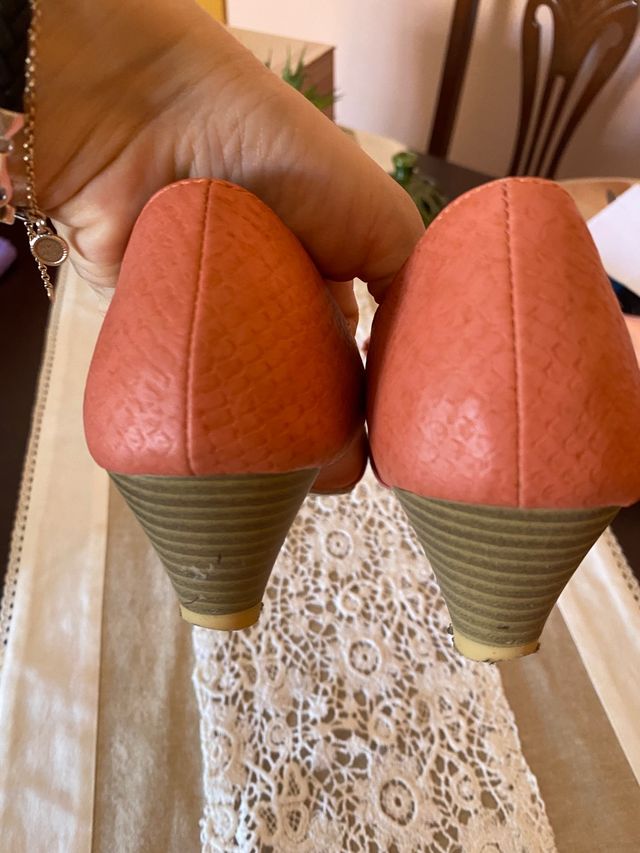 Zapato abierto tacón bajo