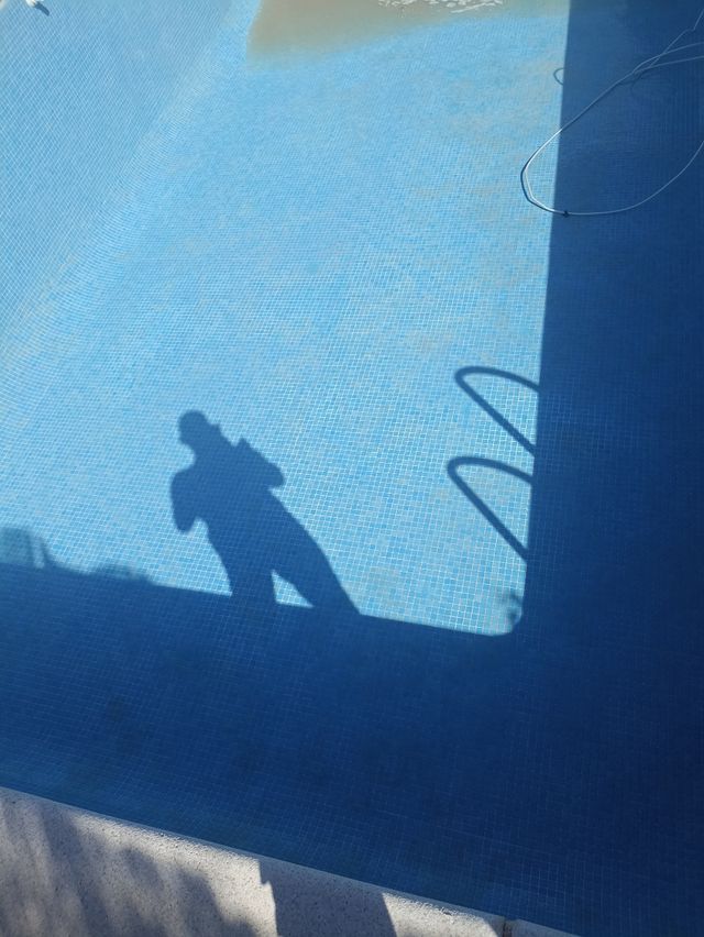 mantenimiento, limpieza de piscina ,no tires agua