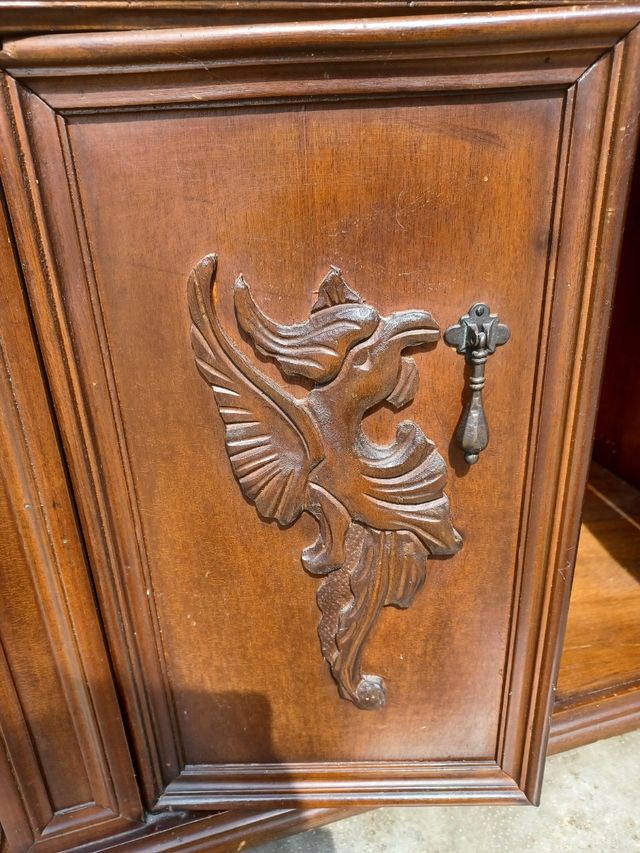 Mobiletto porta TV in stile