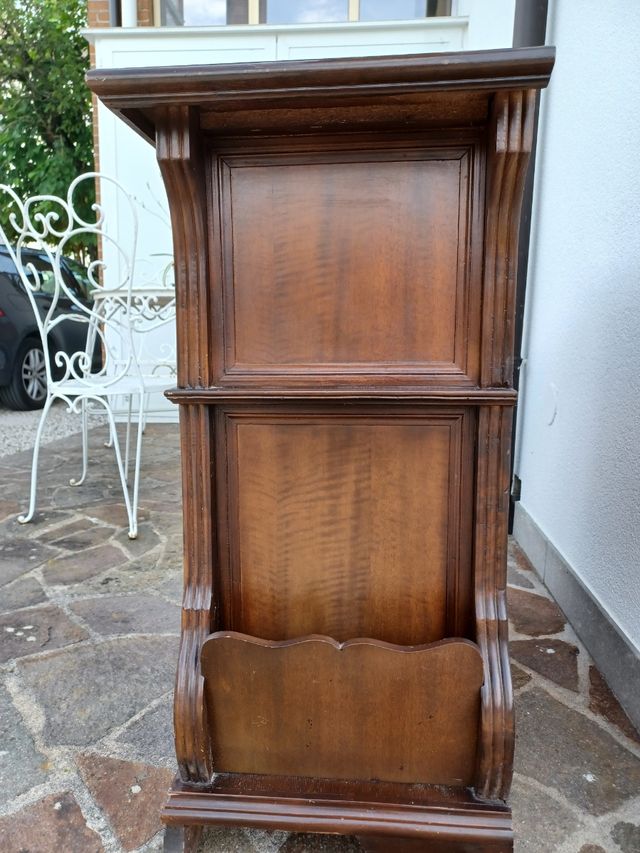 Mobiletto porta TV in stile