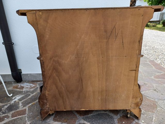 Mobiletto porta TV in stile