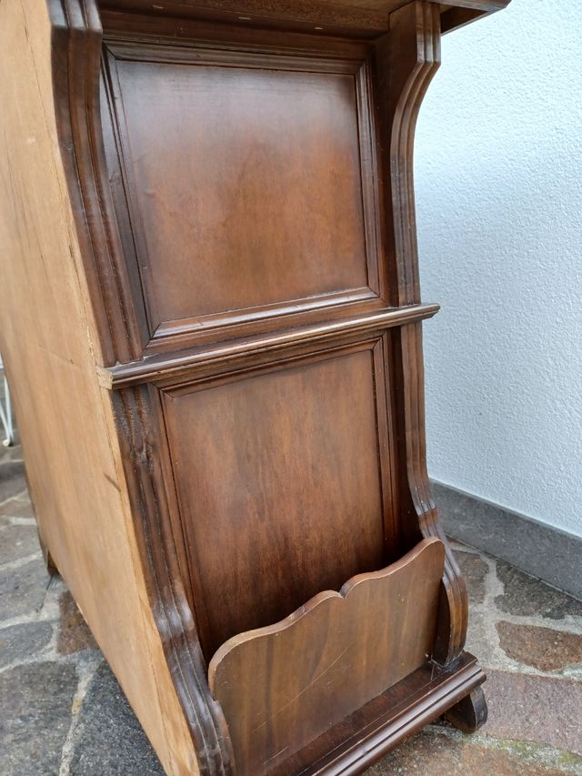 Mobiletto porta TV in stile