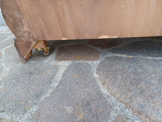 Mobiletto porta TV in stile