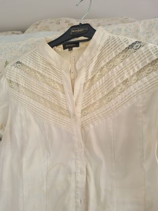 BLUSA CON ENCAJE.